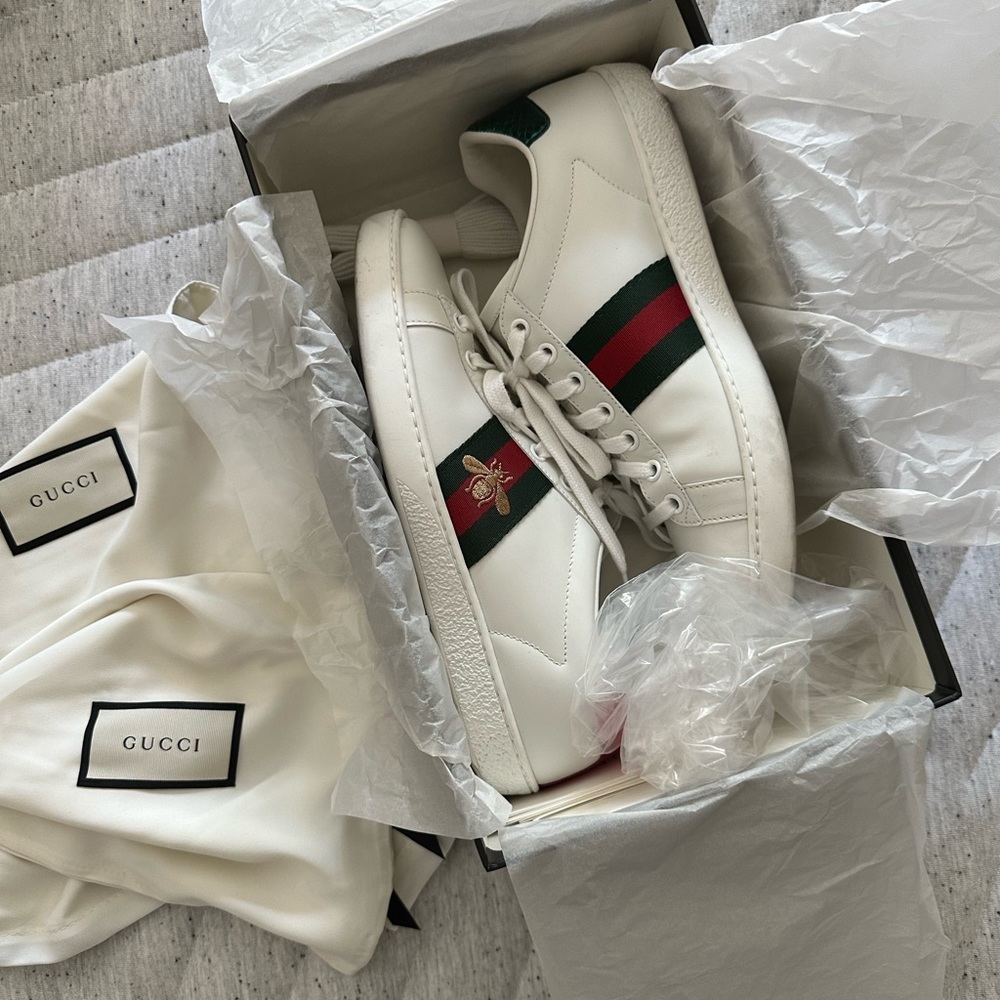 Authentic Gucci Women’s Ace Sneaker with Bee